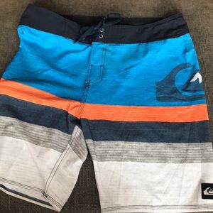 NWOT Quiksilver board shorts 32